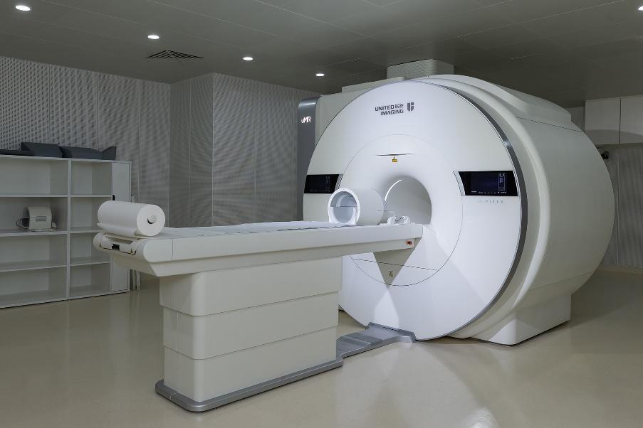  Image of China's 5.0T whole body MRI system, an ultra-high magnetic field machine used for highly detailed imaging of the human body.